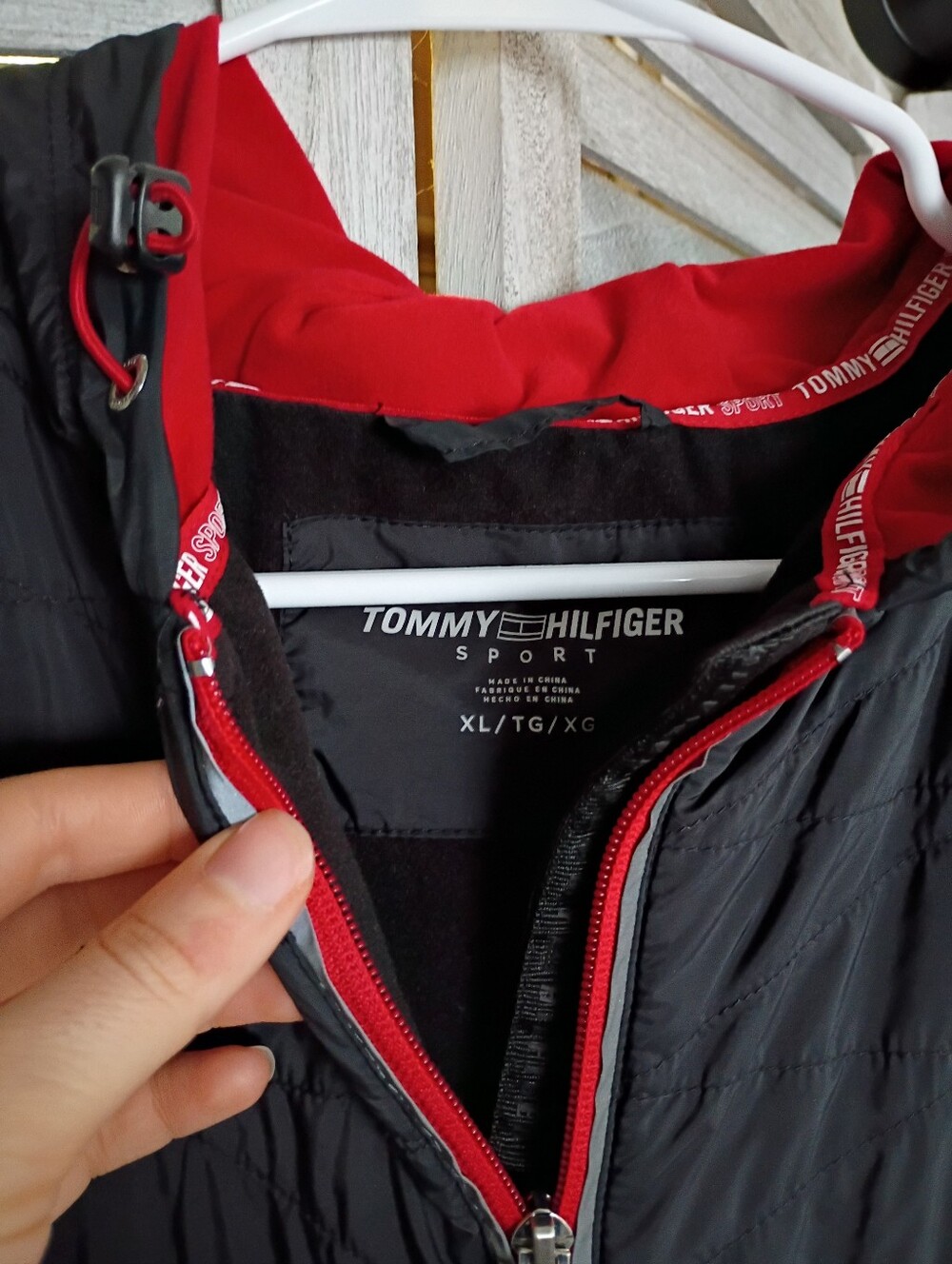Tommy Hilfiger Women's Size XL Black Hooded Quilted Jacket with Red Trim NEW - Picture 4 of 8